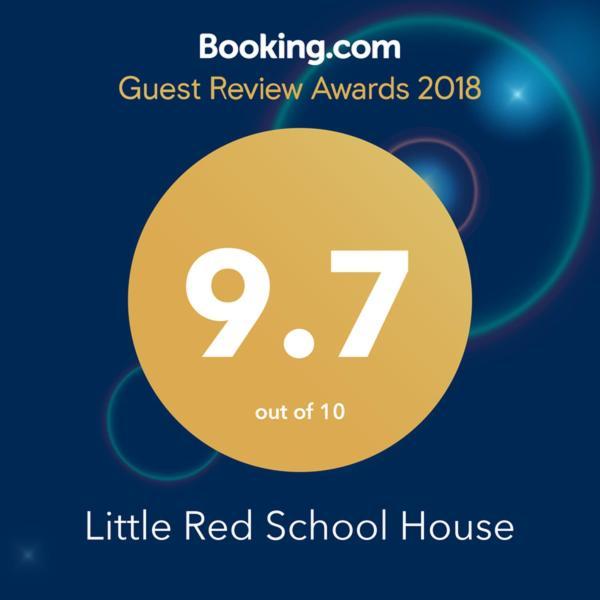 オマルー Little Red School House Bed & Breakfast エクステリア 写真