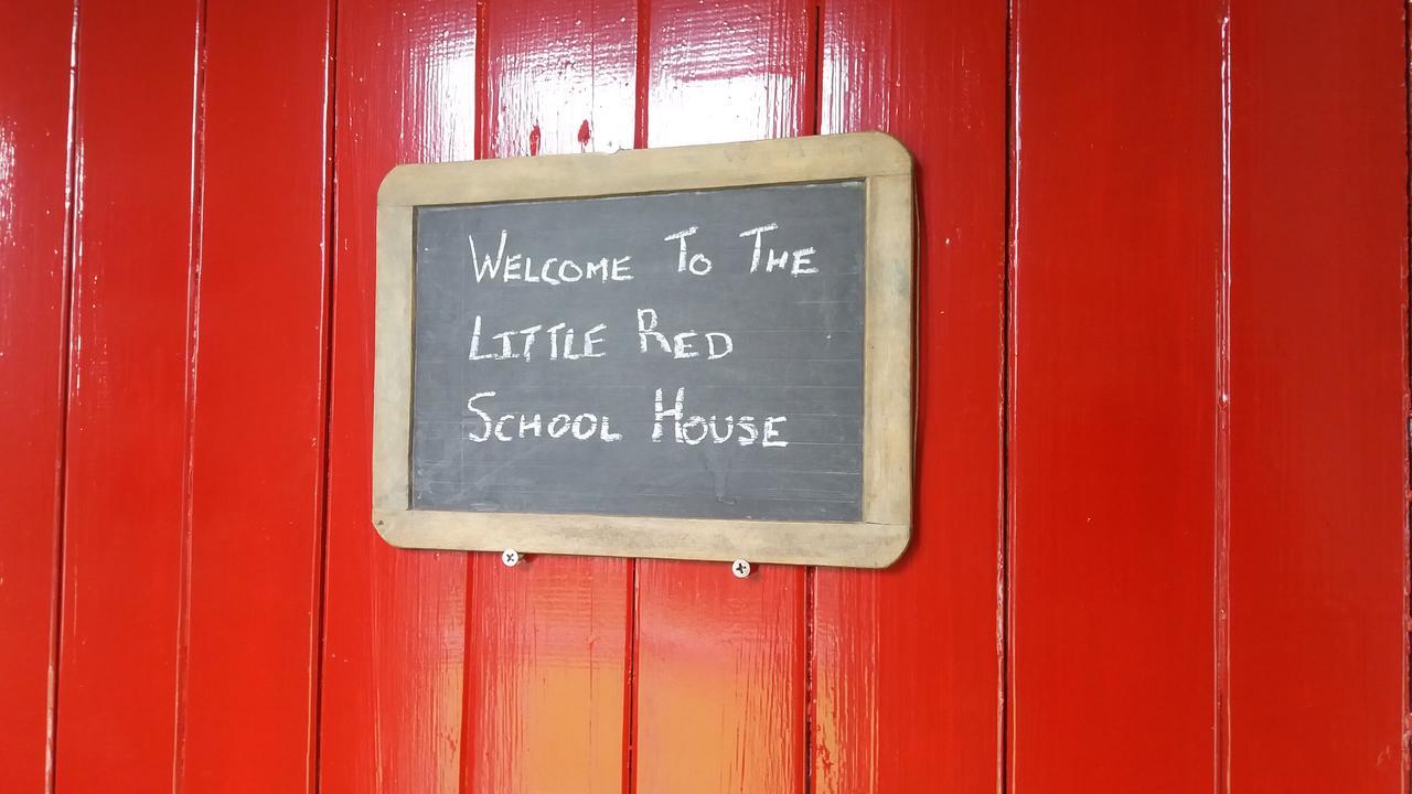 オマルー Little Red School Houseヴィラ エクステリア 写真